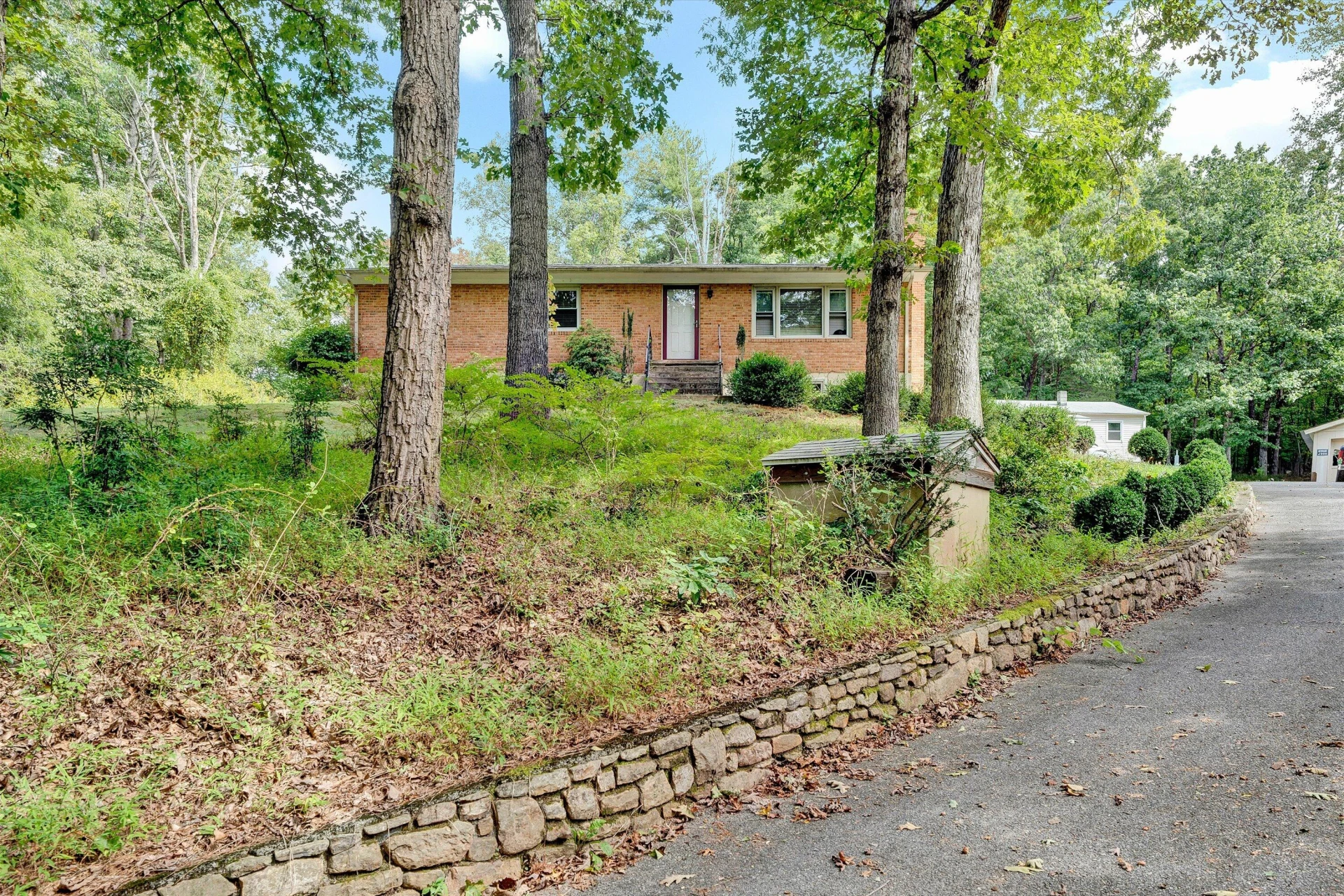 6804 Cotton Hill RD - Photo 2