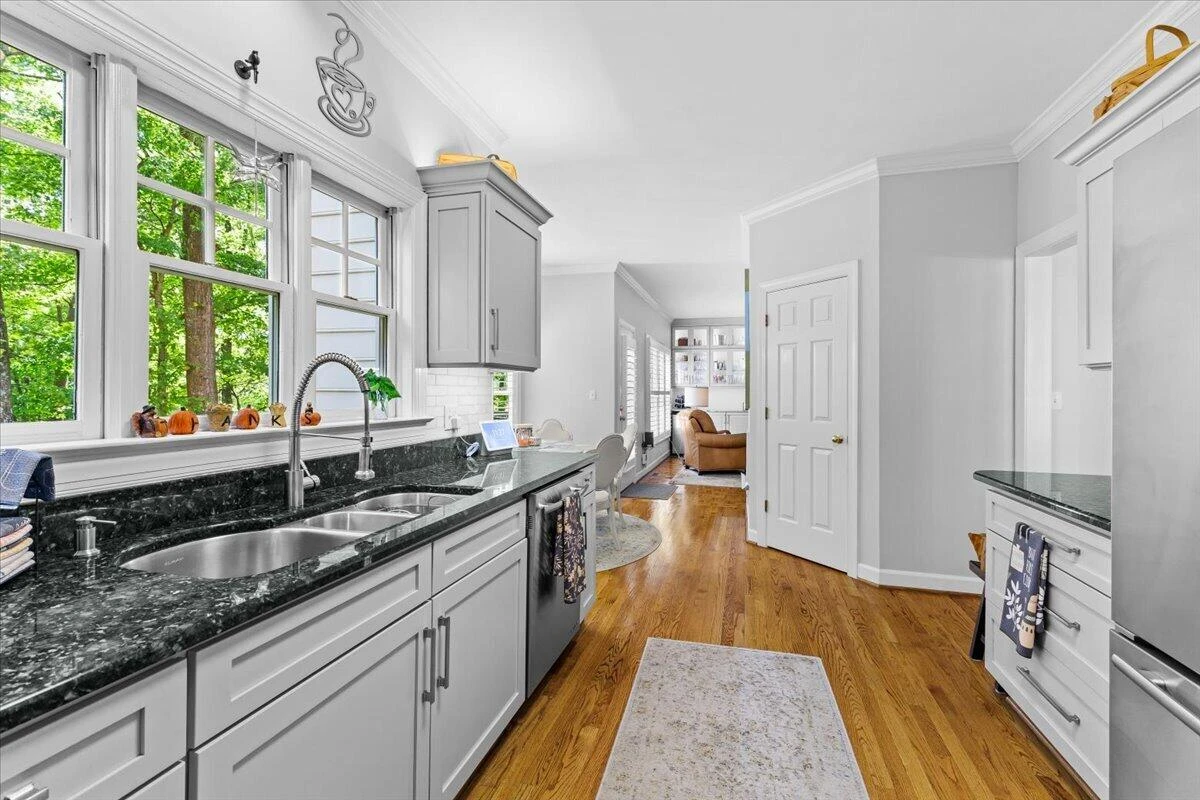 5713 Salisbury DR - Photo 16