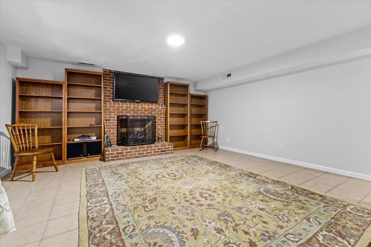 5713 Salisbury DR - Photo 46