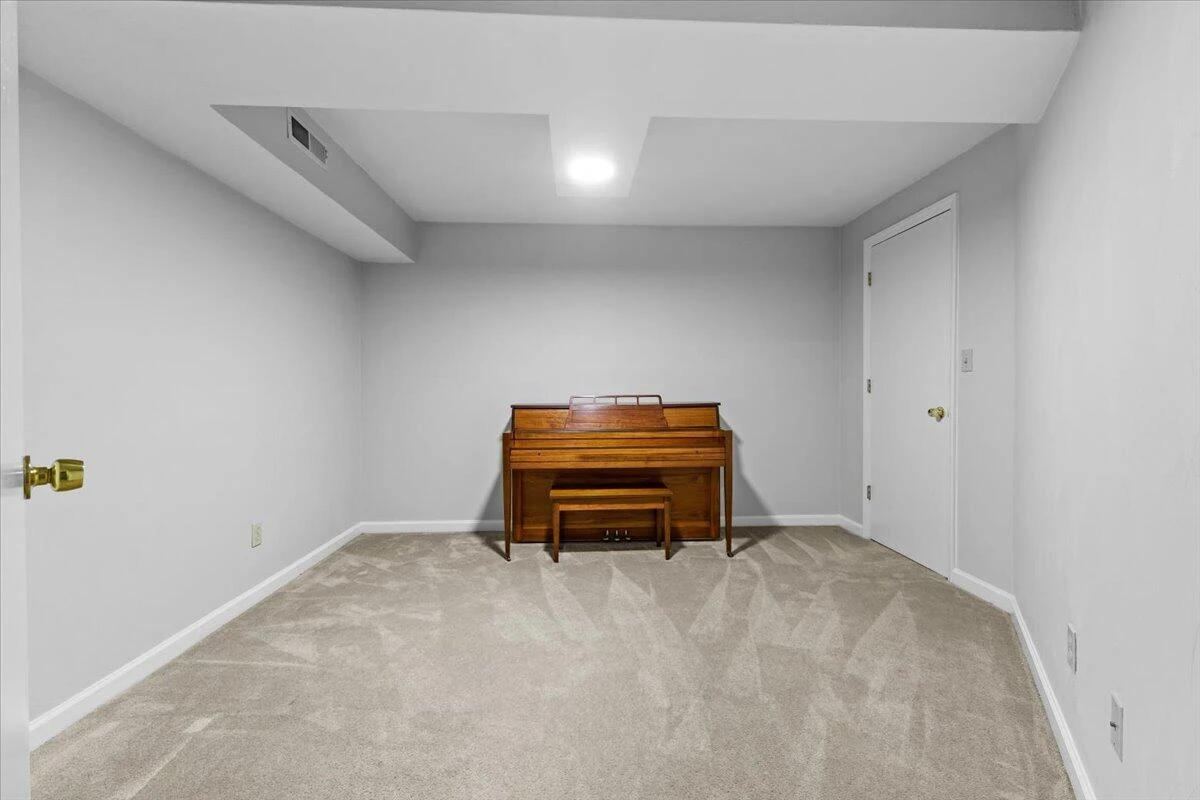 5713 Salisbury DR - Photo 55
