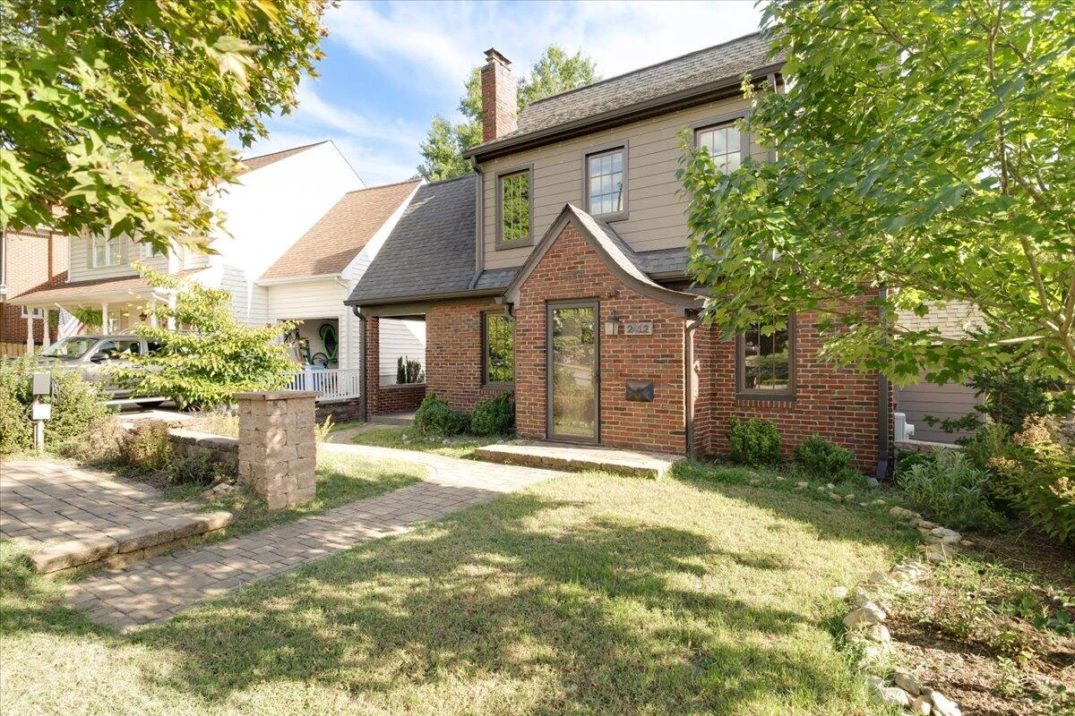 2412 Alberta AVE SW - Photo 2