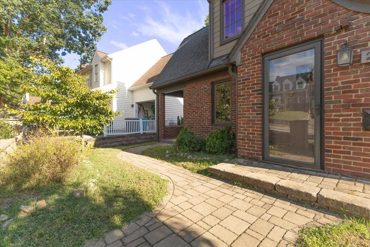 2412 Alberta AVE SW - Photo 3