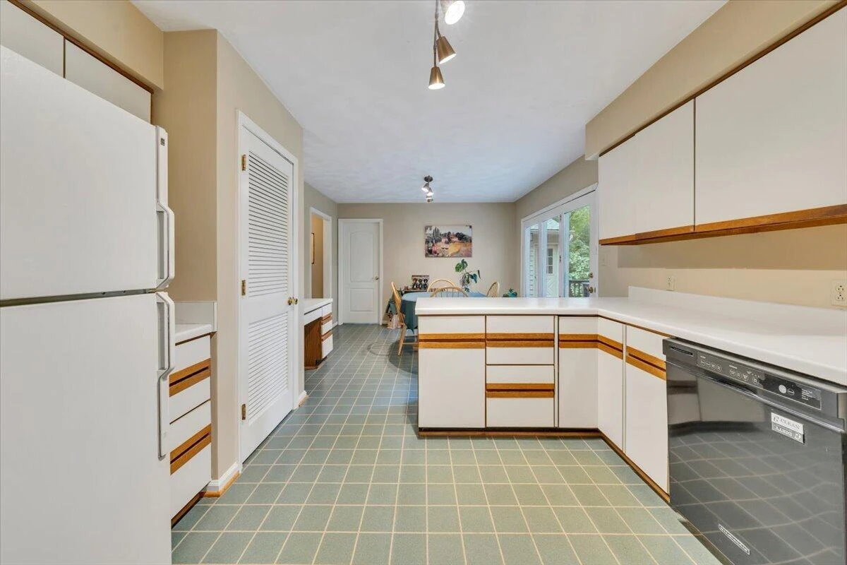 6709 Raintree RD - Photo 15