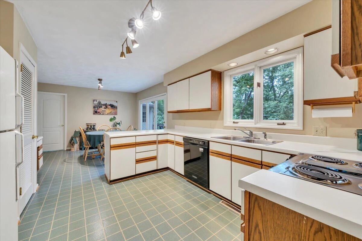 6709 Raintree RD - Photo 16