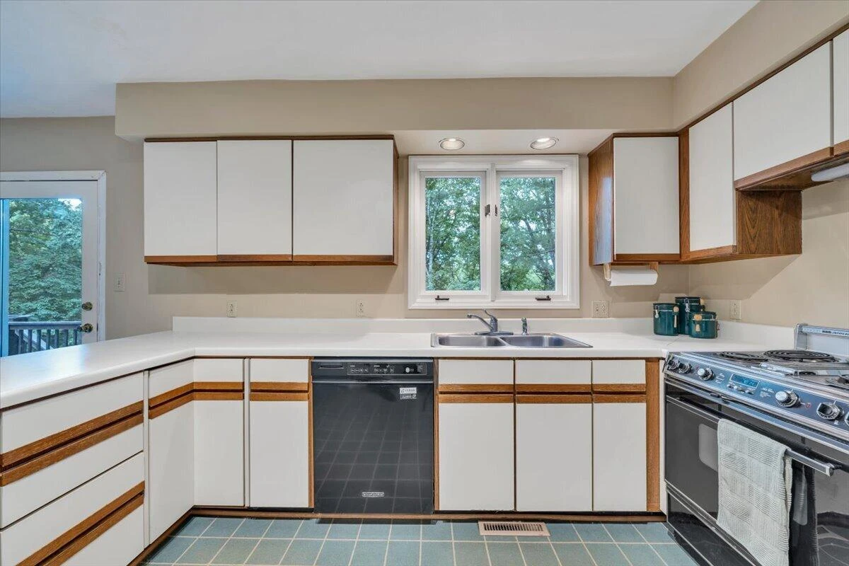 6709 Raintree RD - Photo 17