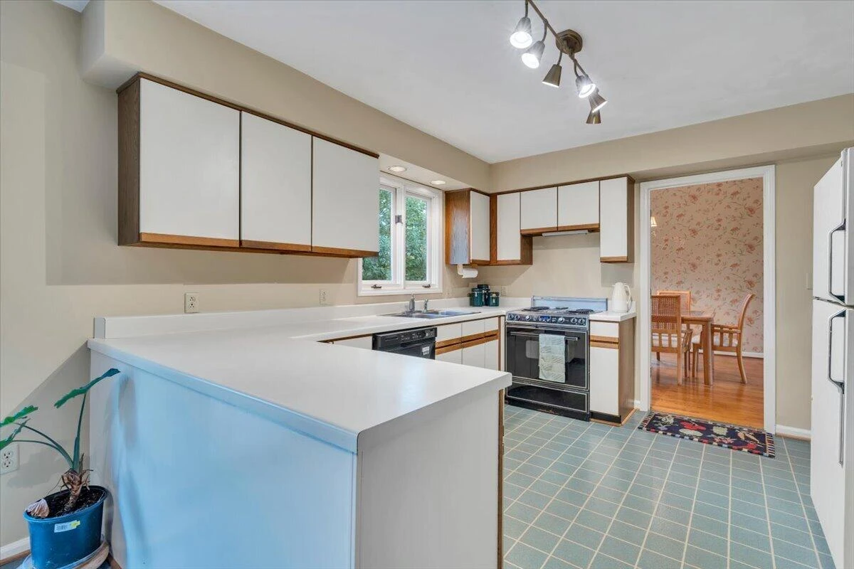 6709 Raintree RD - Photo 18