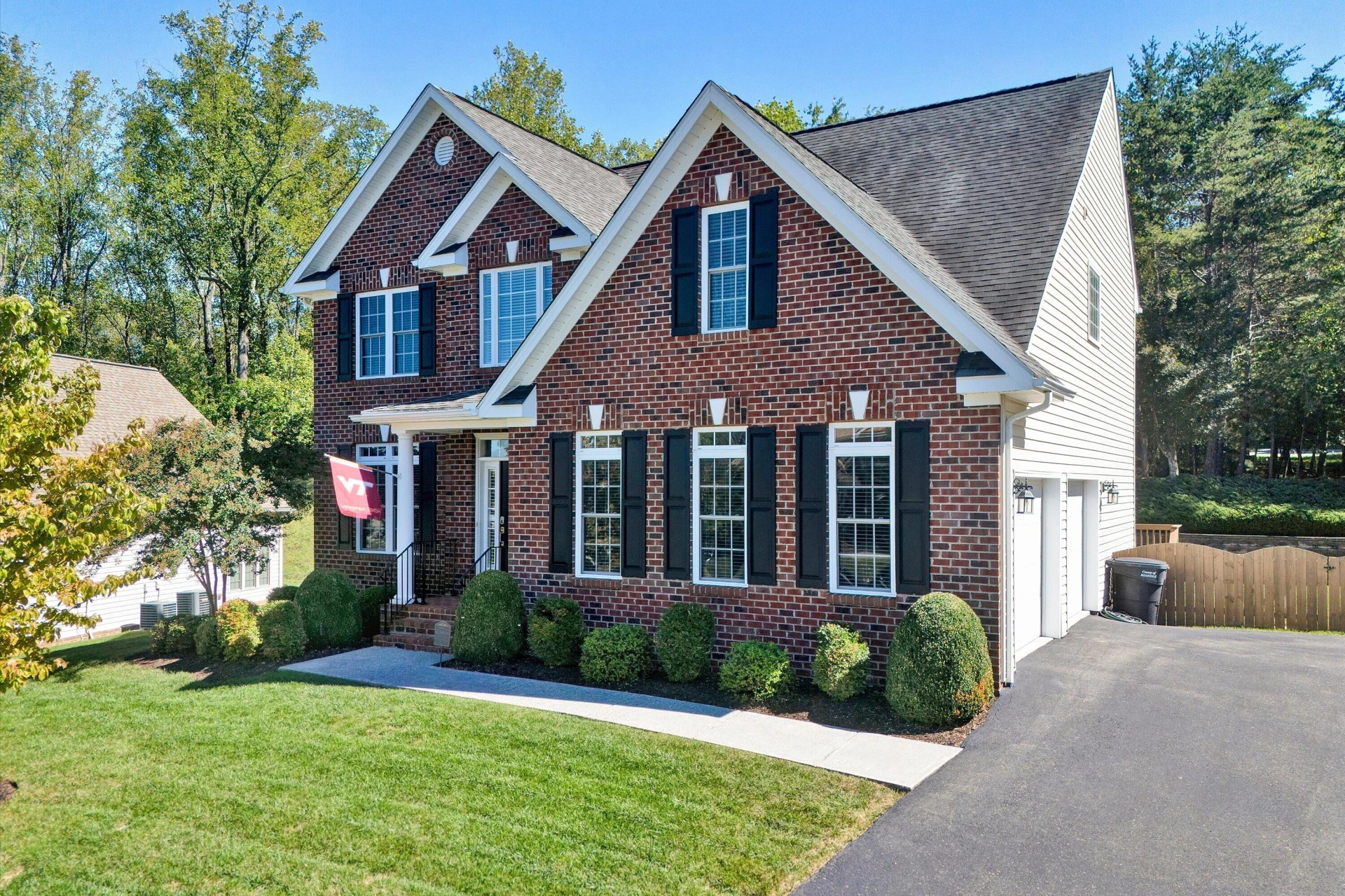 5869 Monet DR - Photo 2