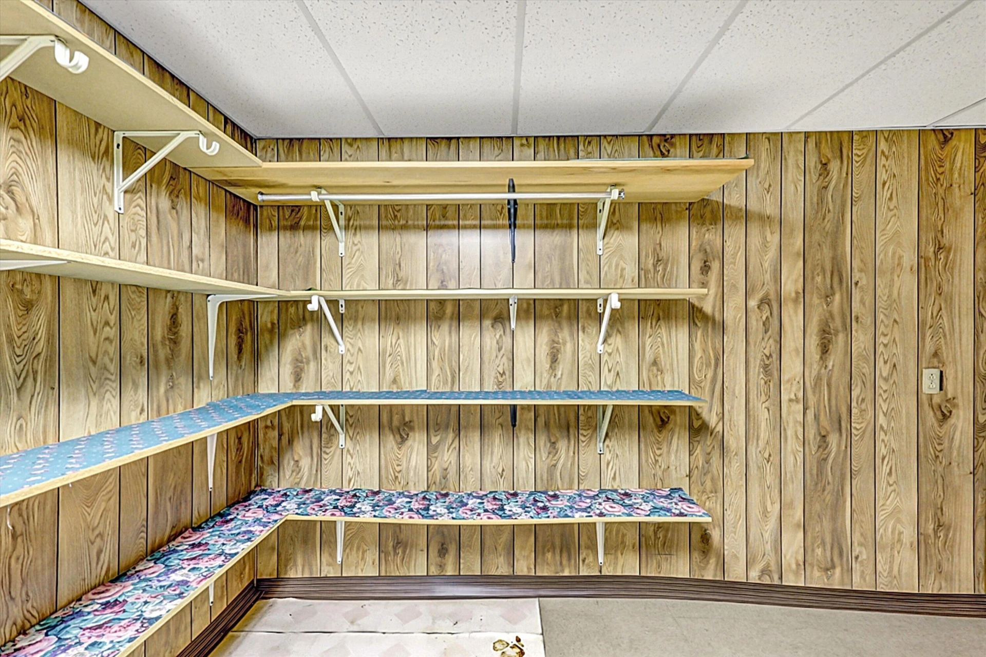 5394 SNOW CREEK RD - Photo 36