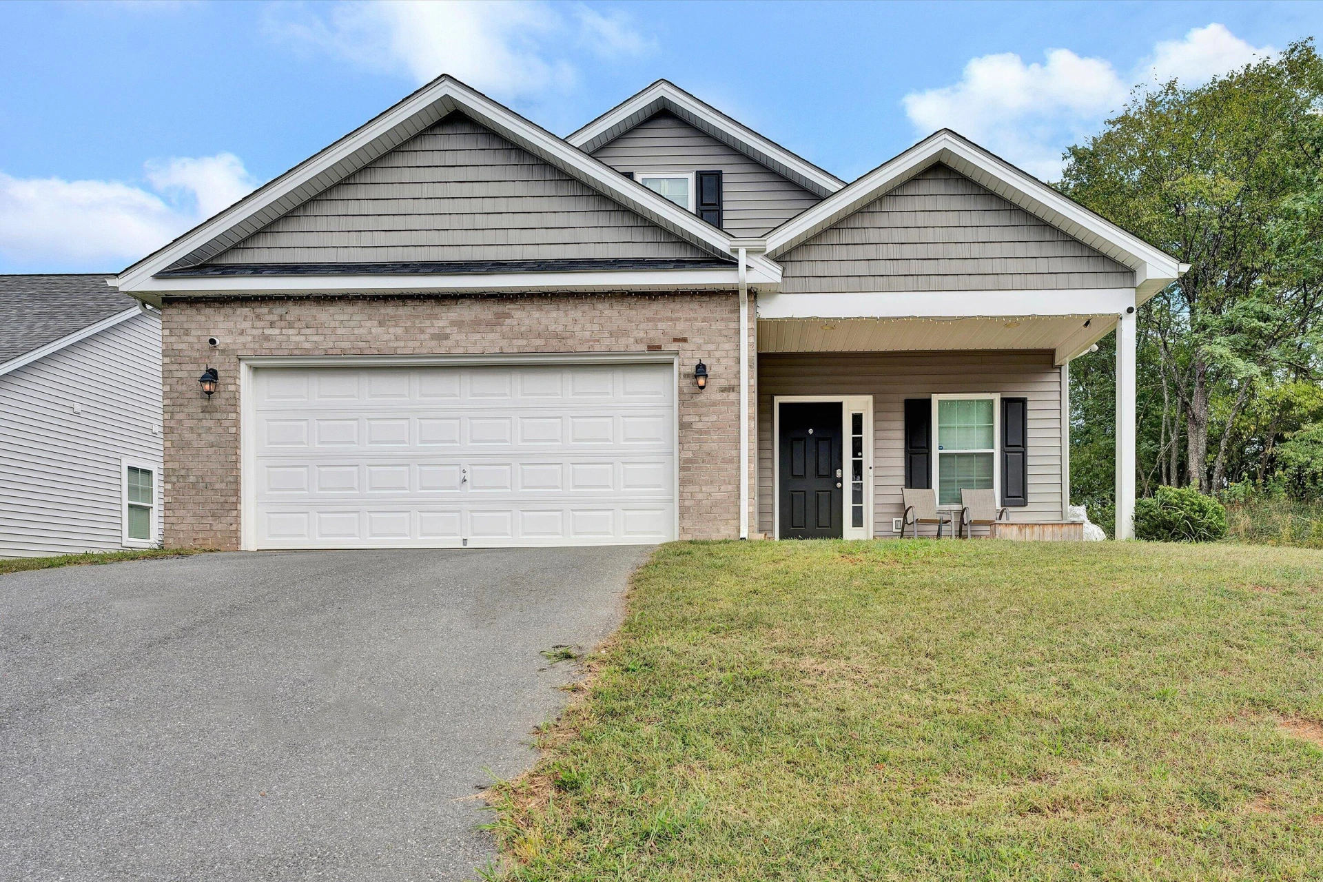 2029 Heys LN