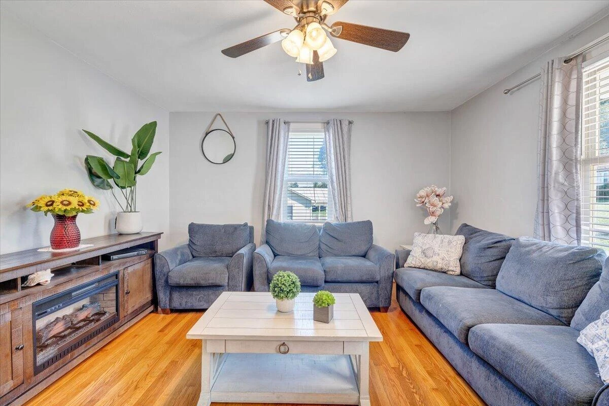 3647 Ventnor RD SE - Photo 4