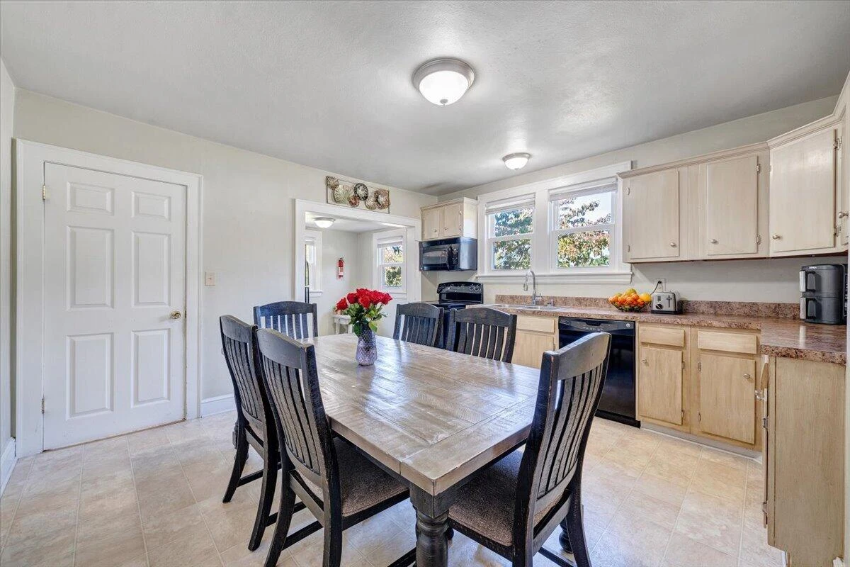 3647 Ventnor RD SE - Photo 6