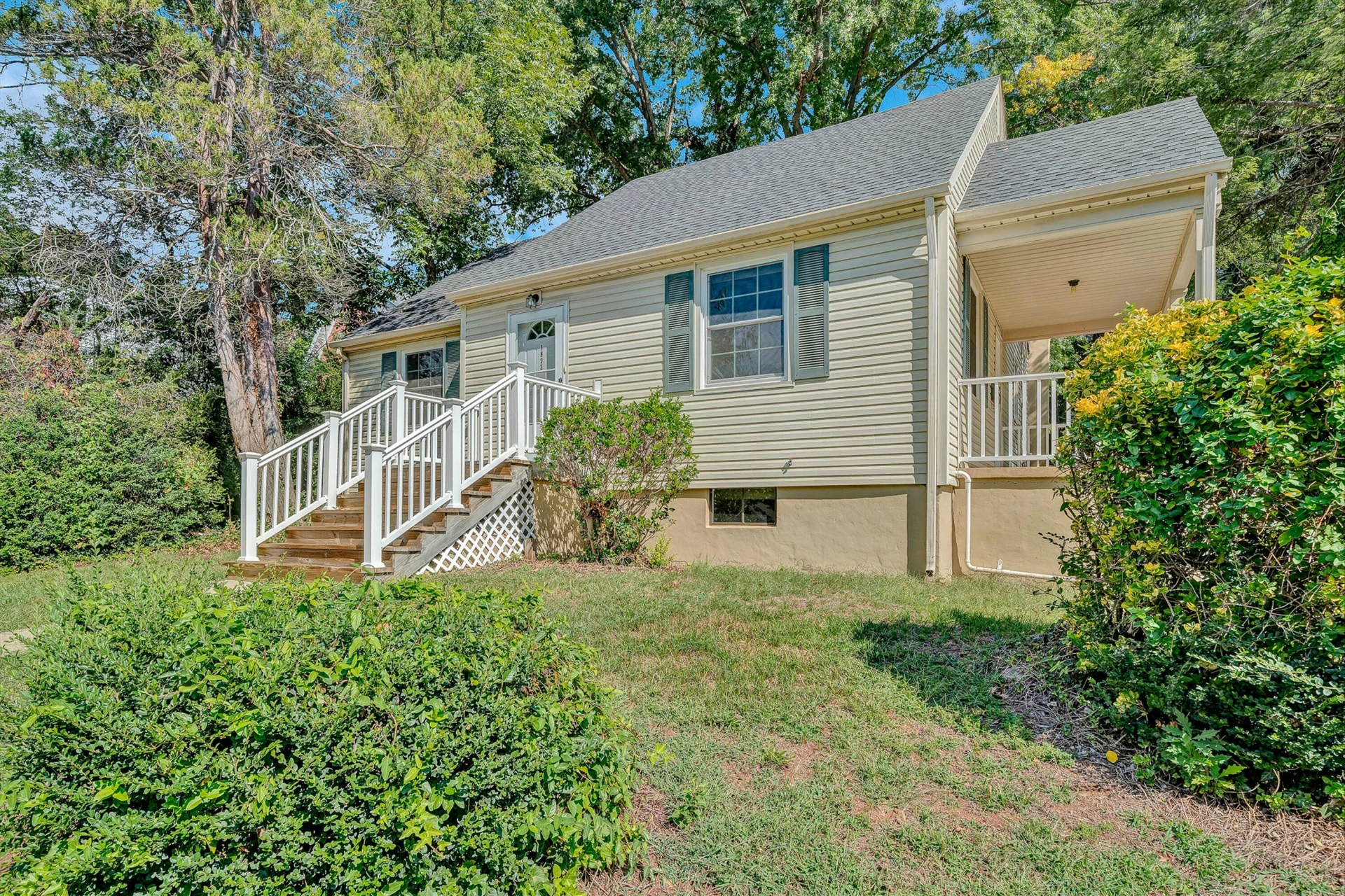 1823 Brandon AVE SW - Photo 3