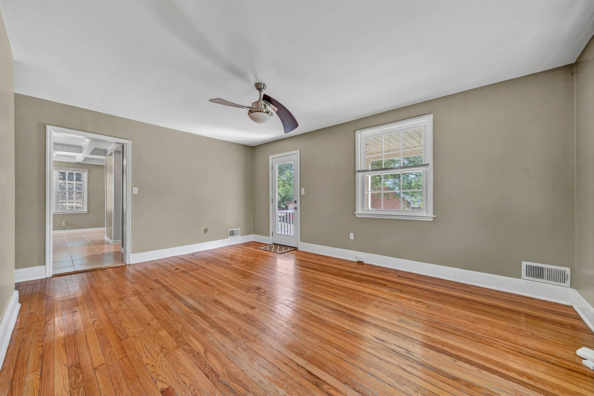 1823 Brandon AVE SW - Photo 5
