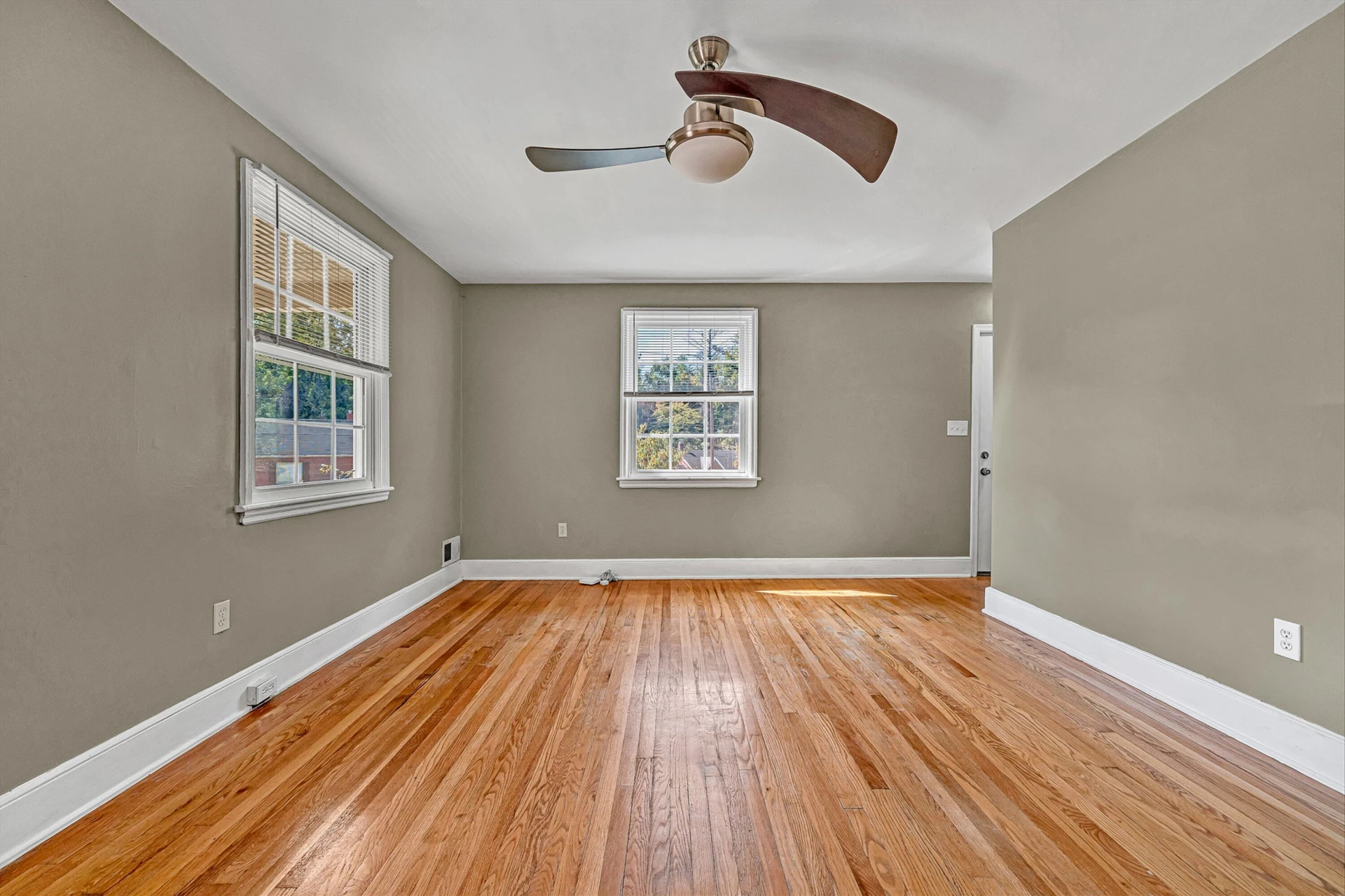 1823 Brandon AVE SW - Photo 6