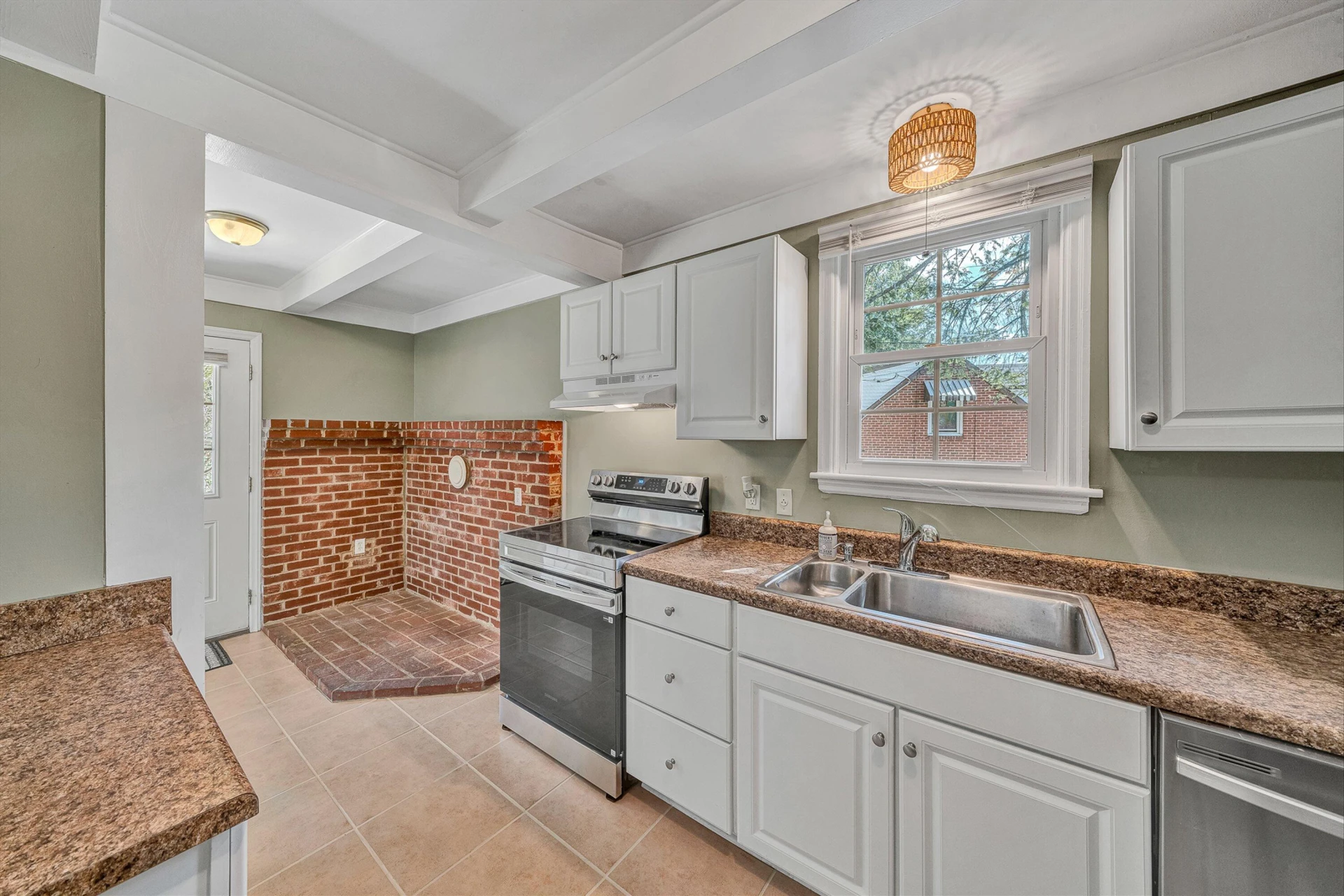 1823 Brandon AVE SW - Photo 10