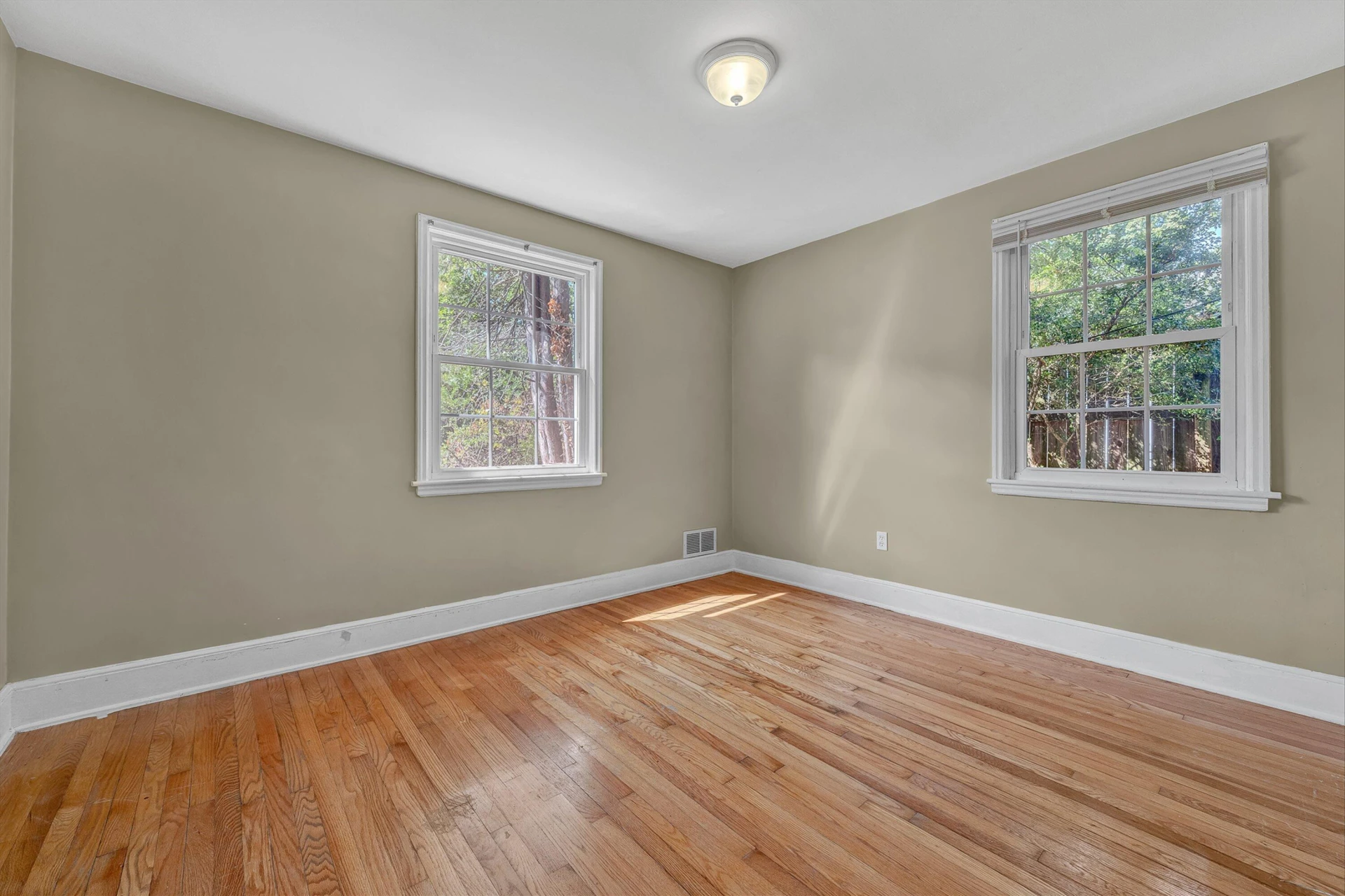 1823 Brandon AVE SW - Photo 18