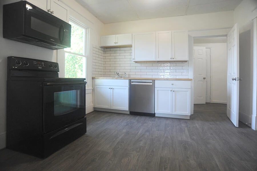 1308 Tazewell AVE SE - Photo 2