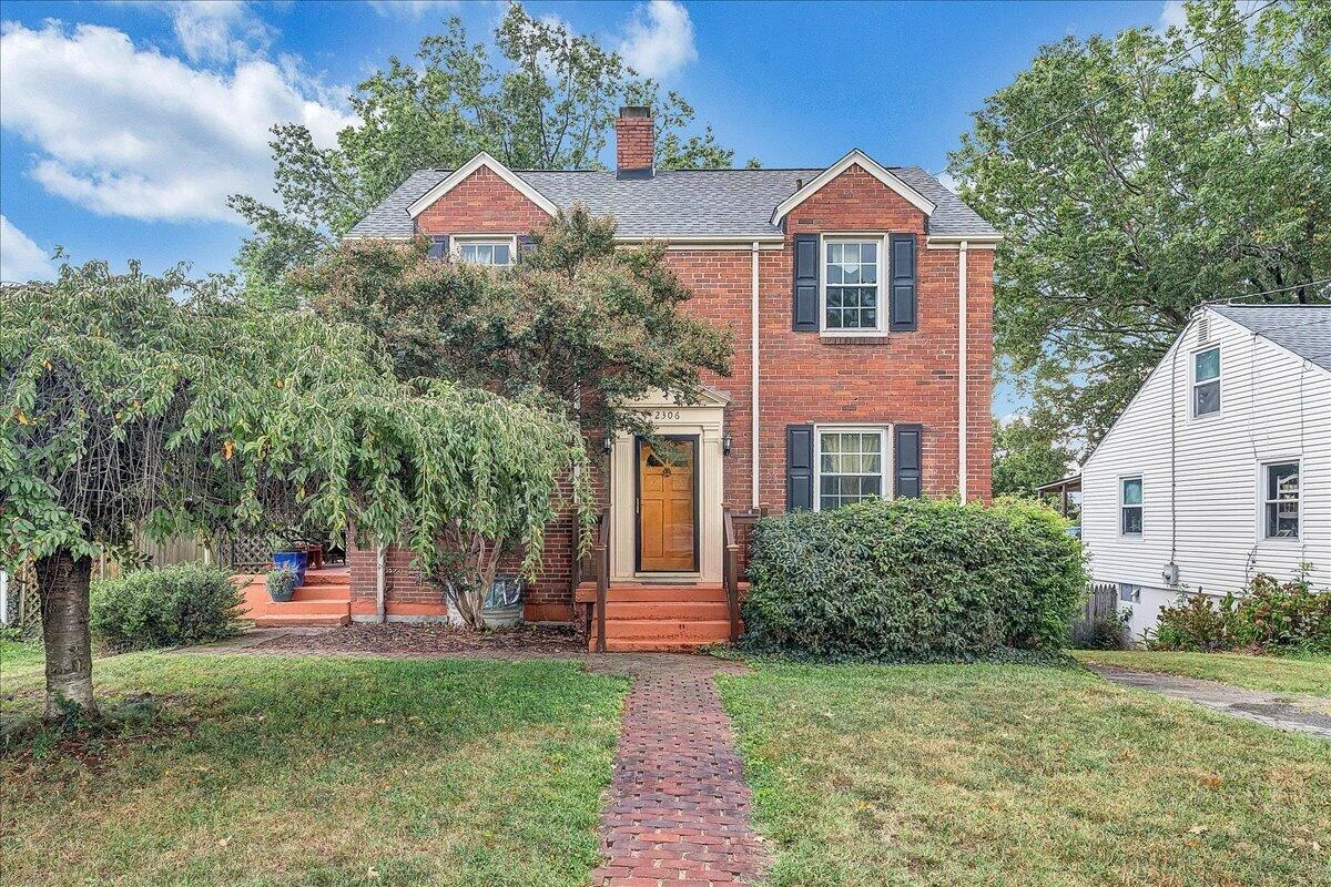 2306 Berkley AVE SW - Photo 2