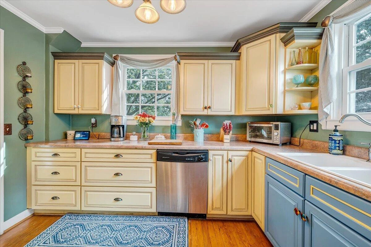 2306 Berkley AVE SW - Photo 13