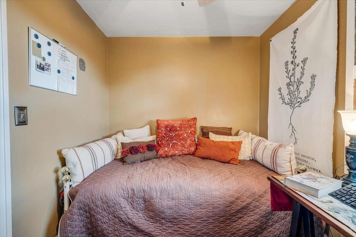 2306 Berkley AVE SW - Photo 24