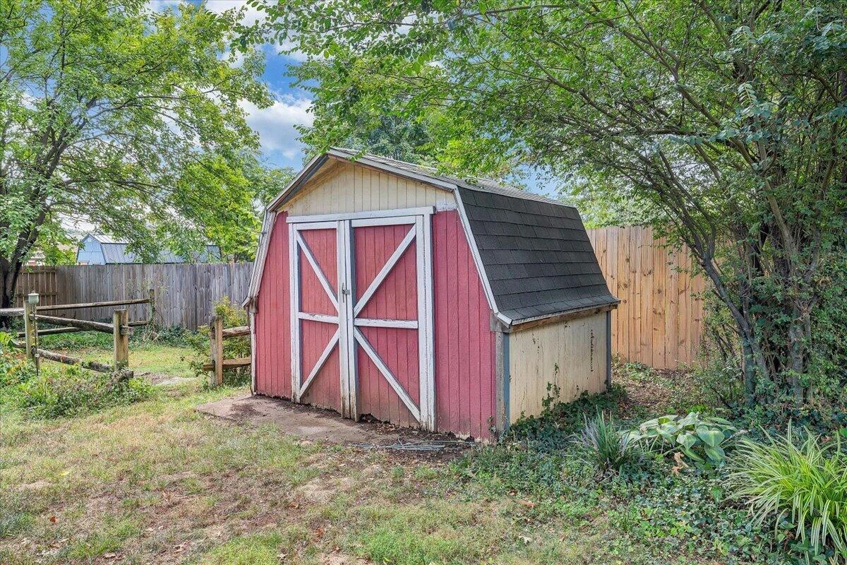 2306 Berkley AVE SW - Photo 38