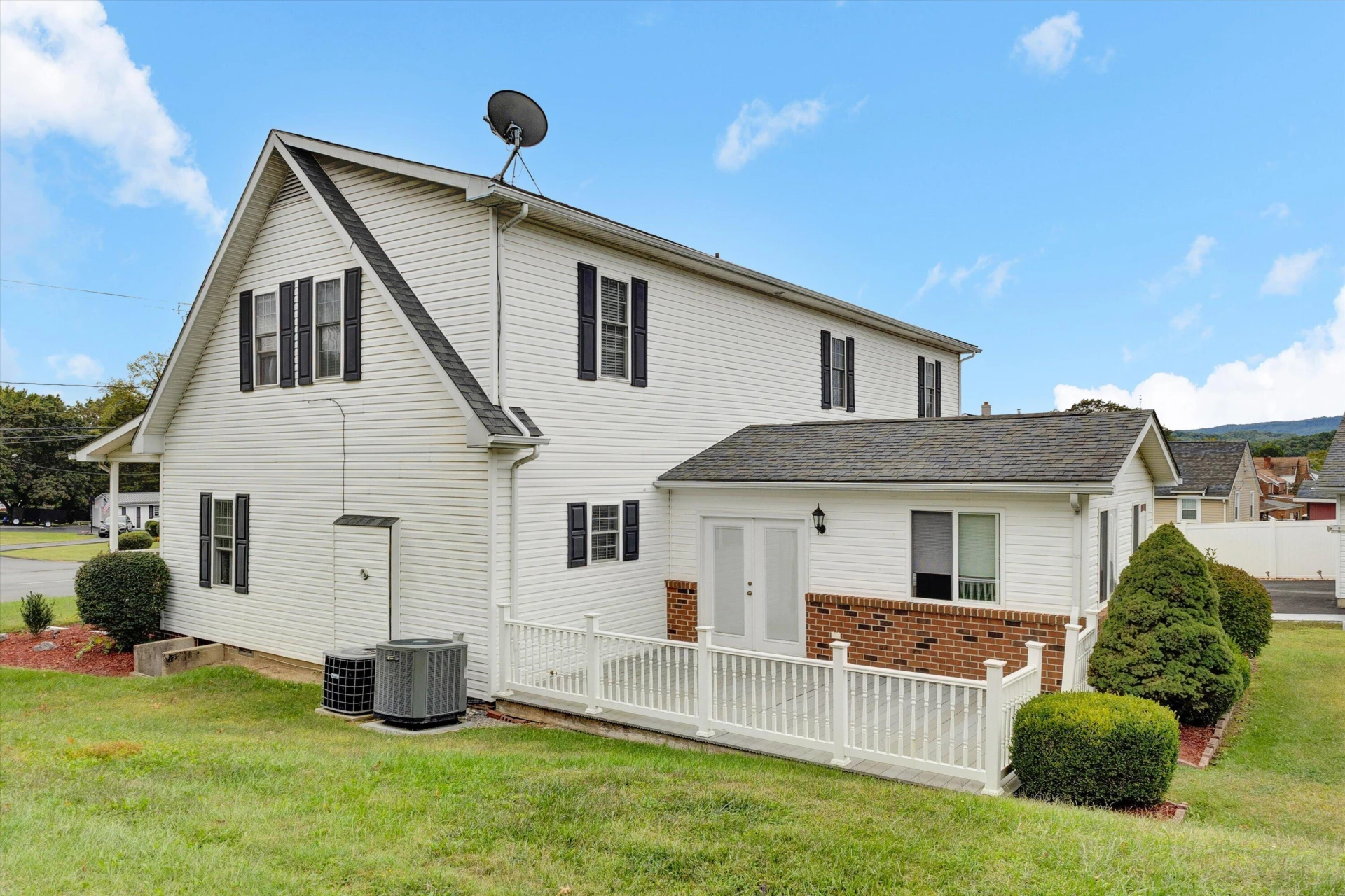 312 E Madison ST - Photo 39