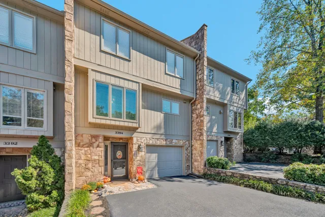 3394 Londonderry LN