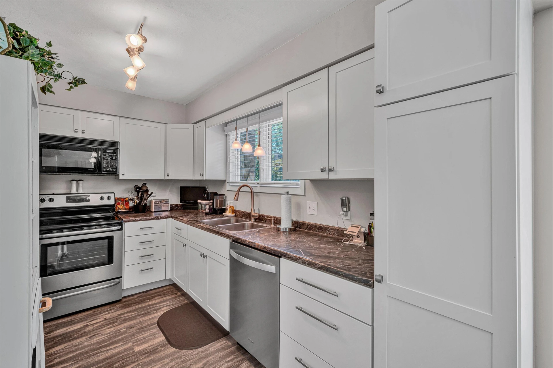 3394 Londonderry LN - Photo 10