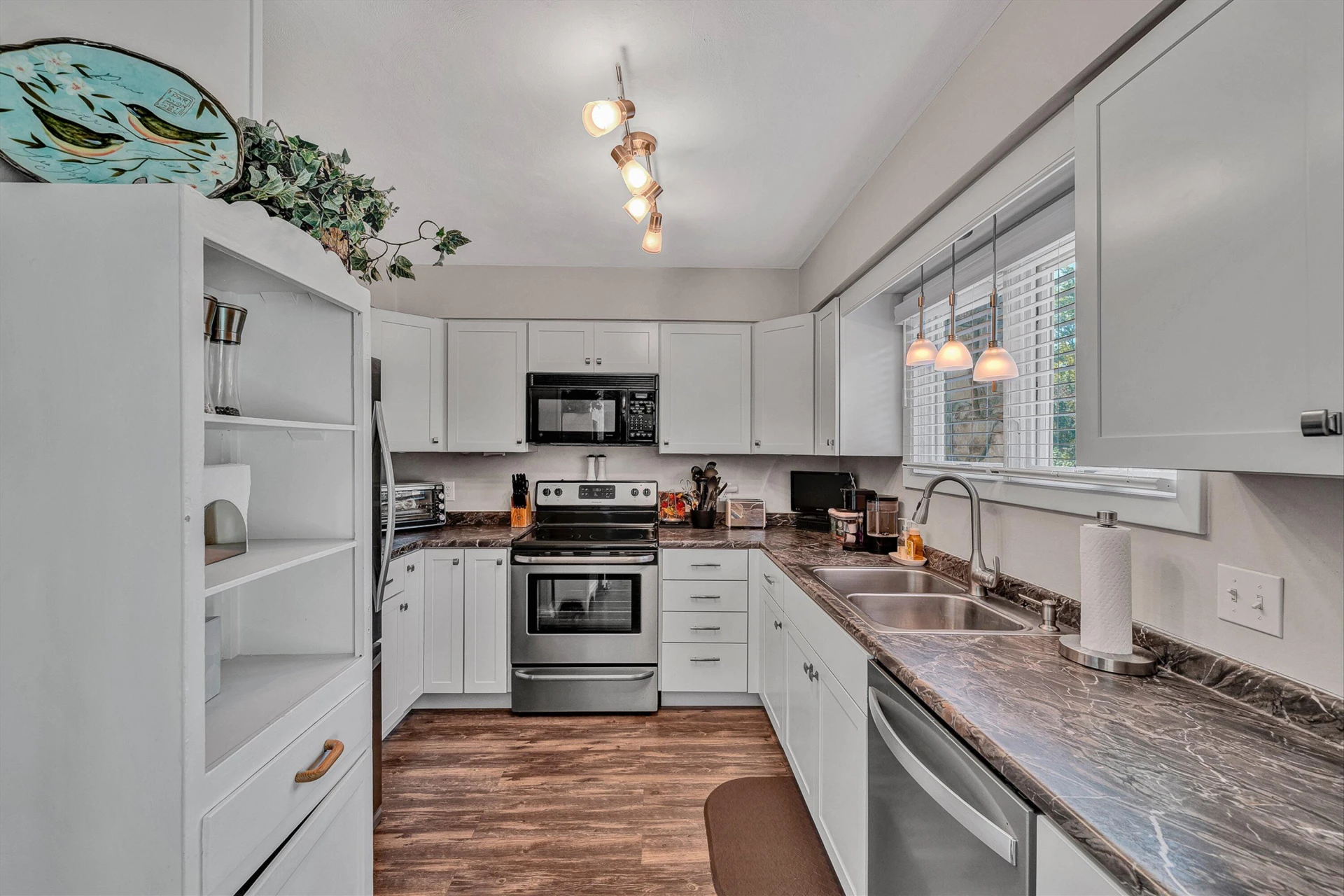 3394 Londonderry LN - Photo 11