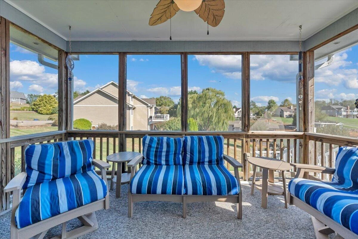 95 Royal CT - Photo 17