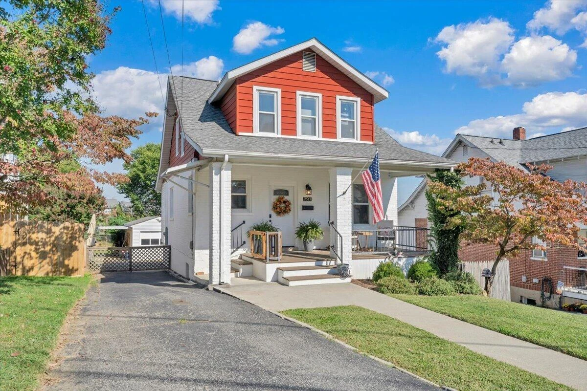 2517 Montgomery AVE SW - Photo 2