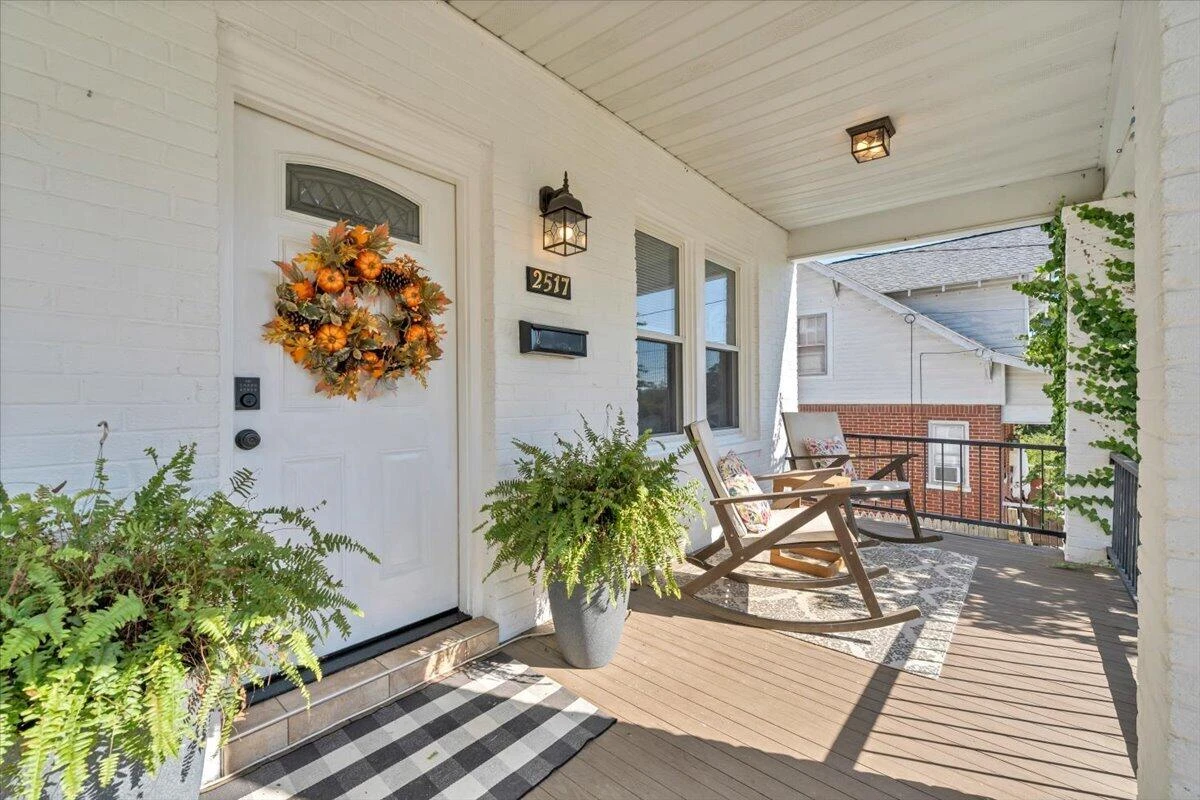 2517 Montgomery AVE SW - Photo 3