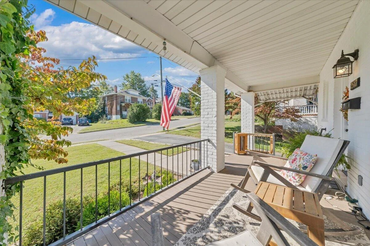 2517 Montgomery AVE SW - Photo 5