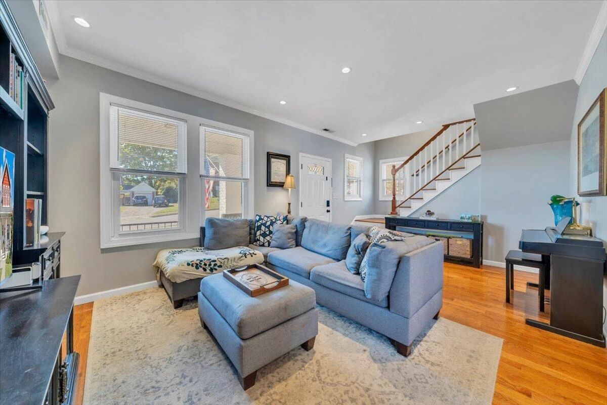 2517 Montgomery AVE SW - Photo 9