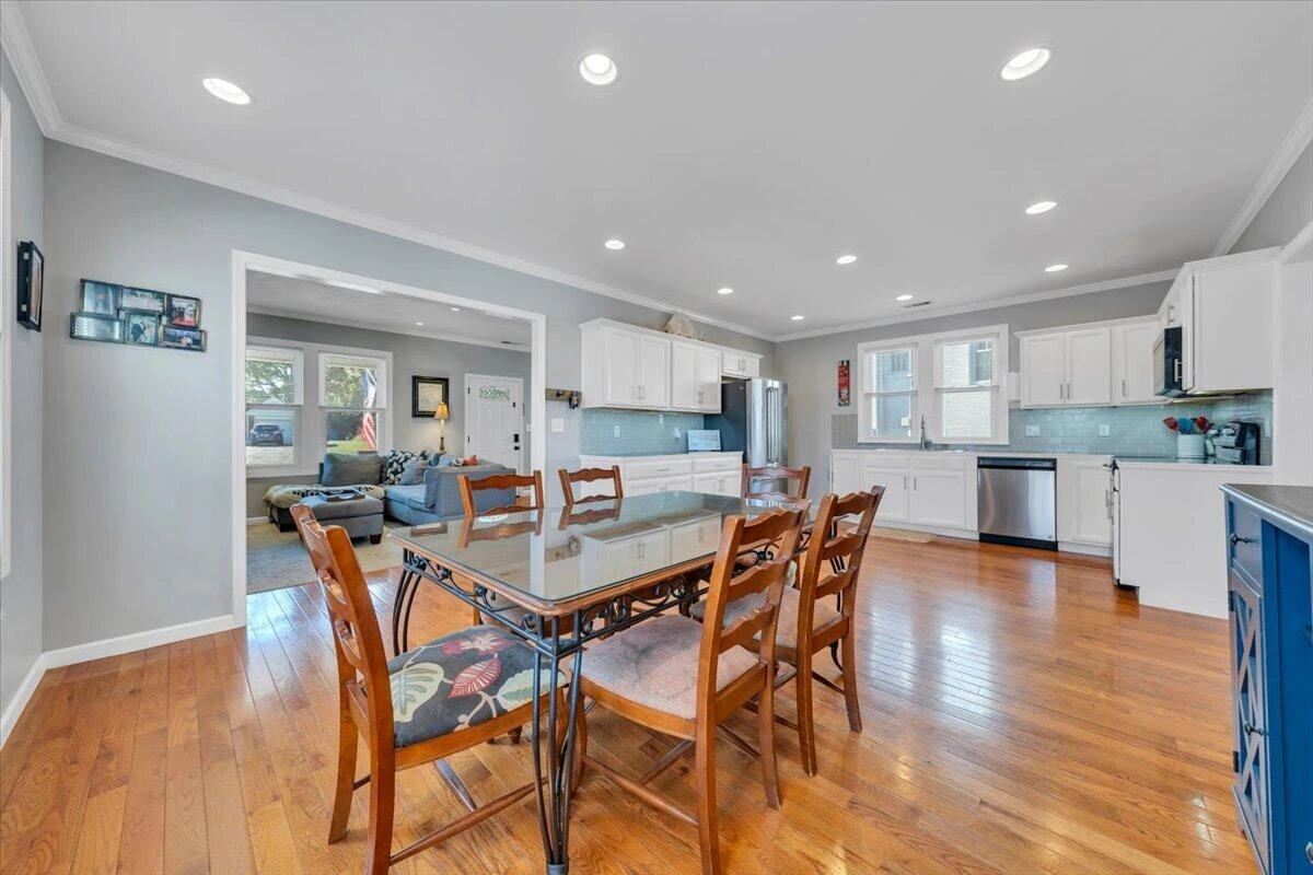 2517 Montgomery AVE SW - Photo 12