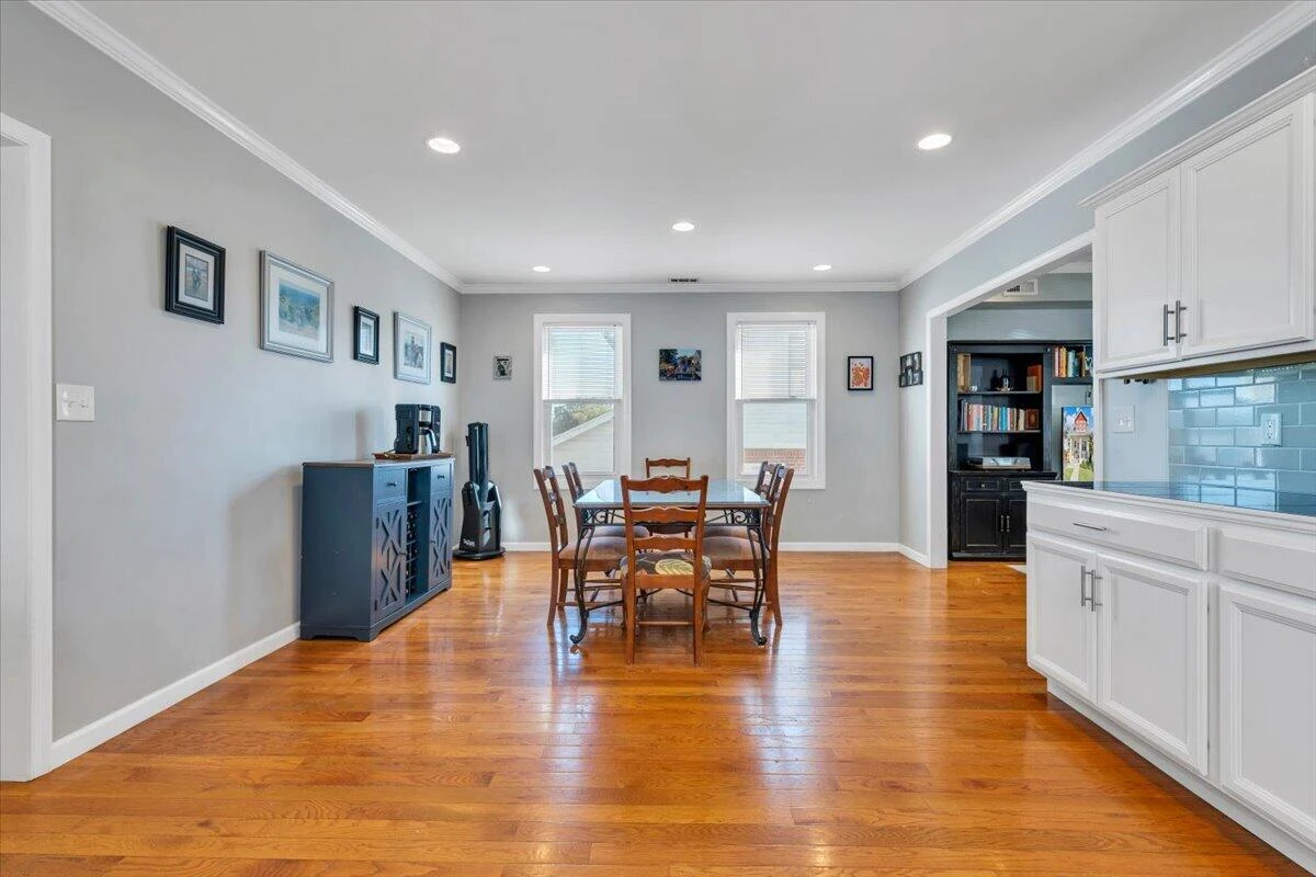 2517 Montgomery AVE SW - Photo 17