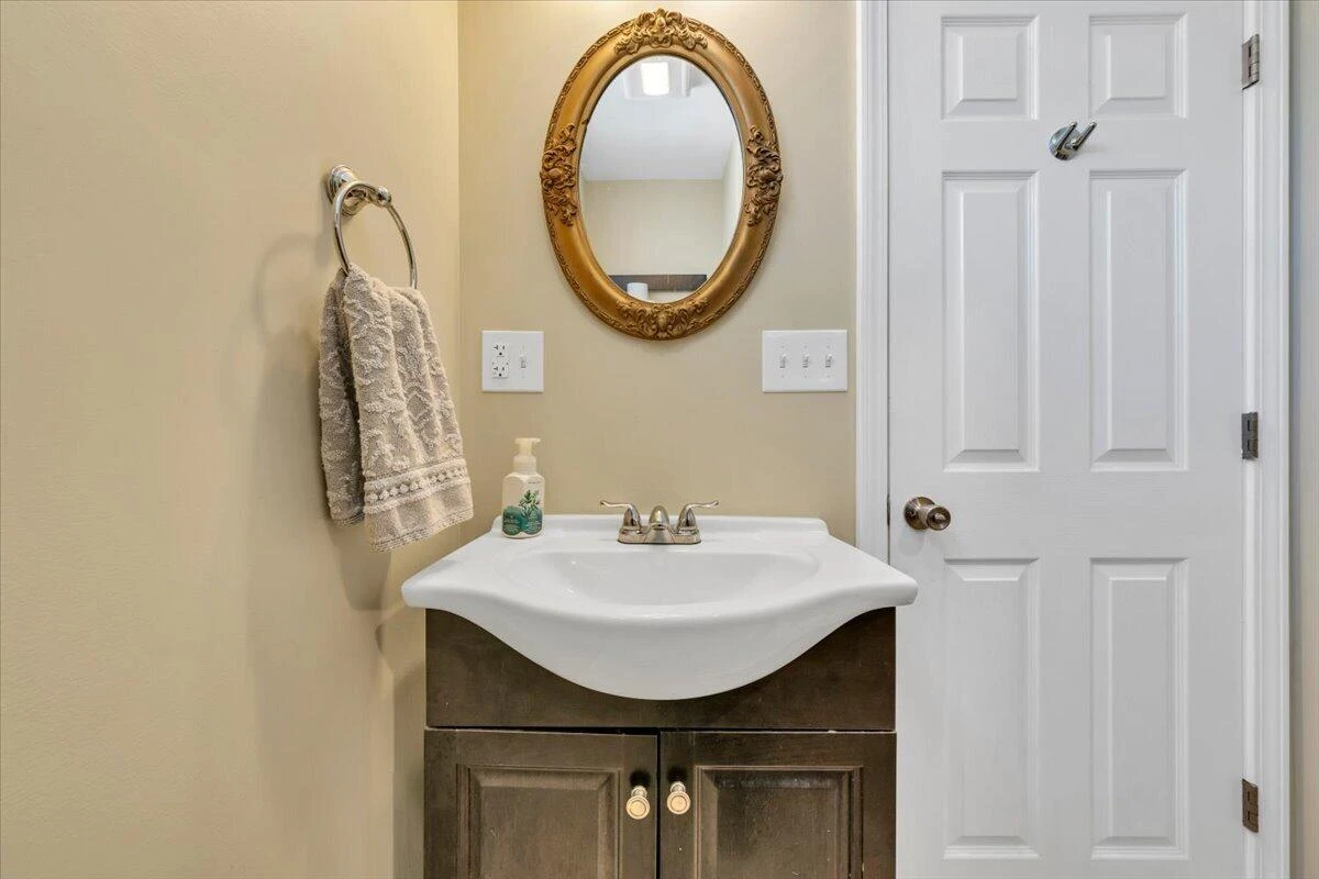 2517 Montgomery AVE SW - Photo 23