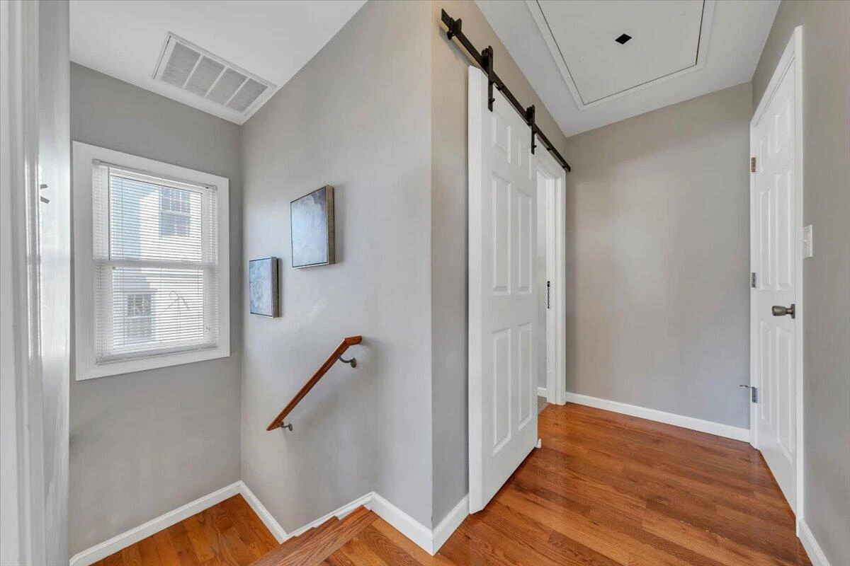 2517 Montgomery AVE SW - Photo 24