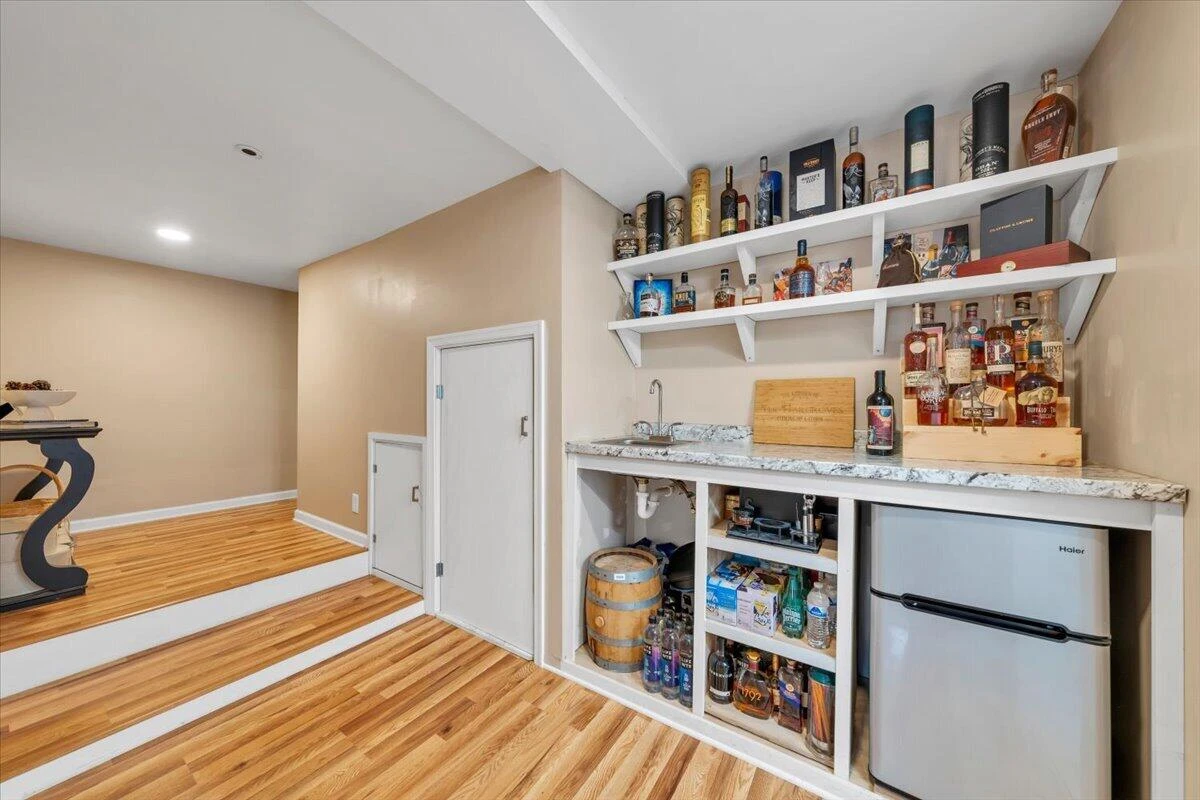 2517 Montgomery AVE SW - Photo 37