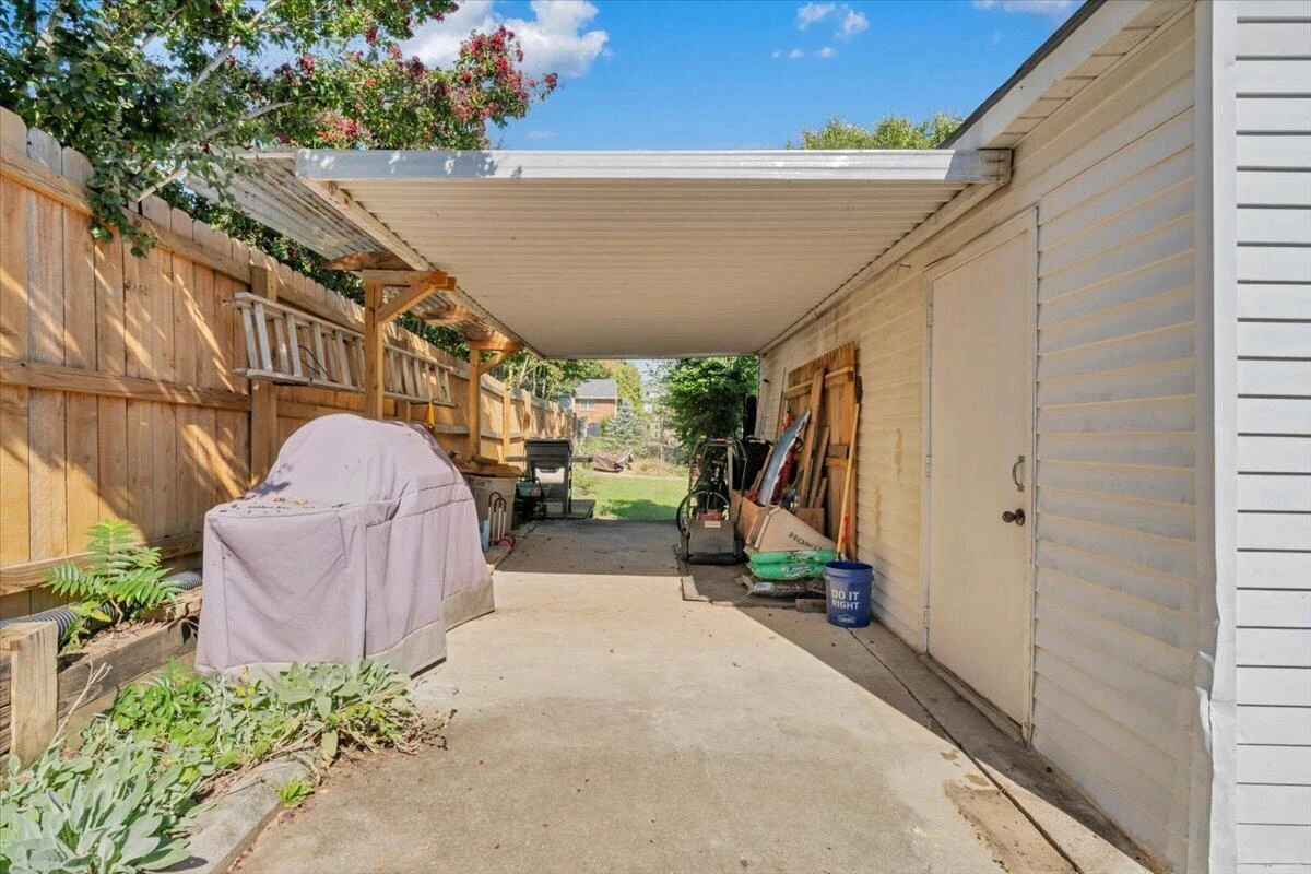 2517 Montgomery AVE SW - Photo 47
