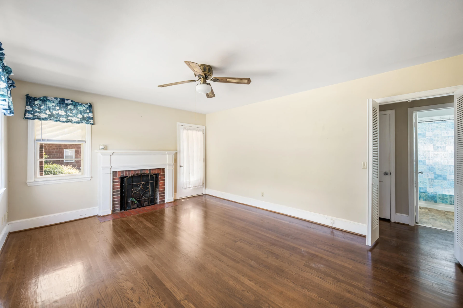 1435 Belmont DR - Photo 5