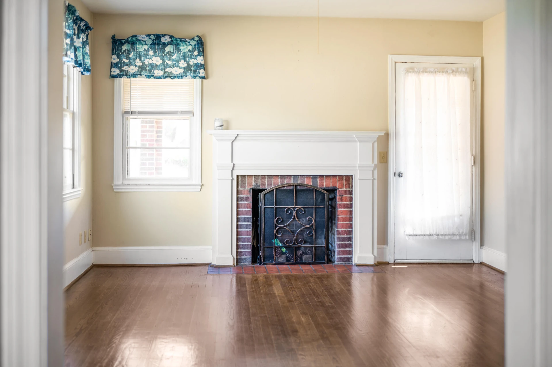 1435 Belmont DR - Photo 6