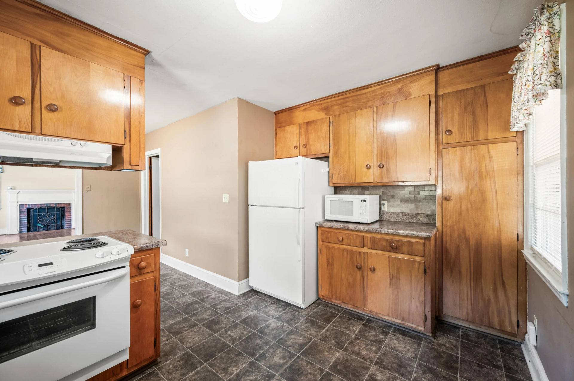 1435 Belmont DR - Photo 13