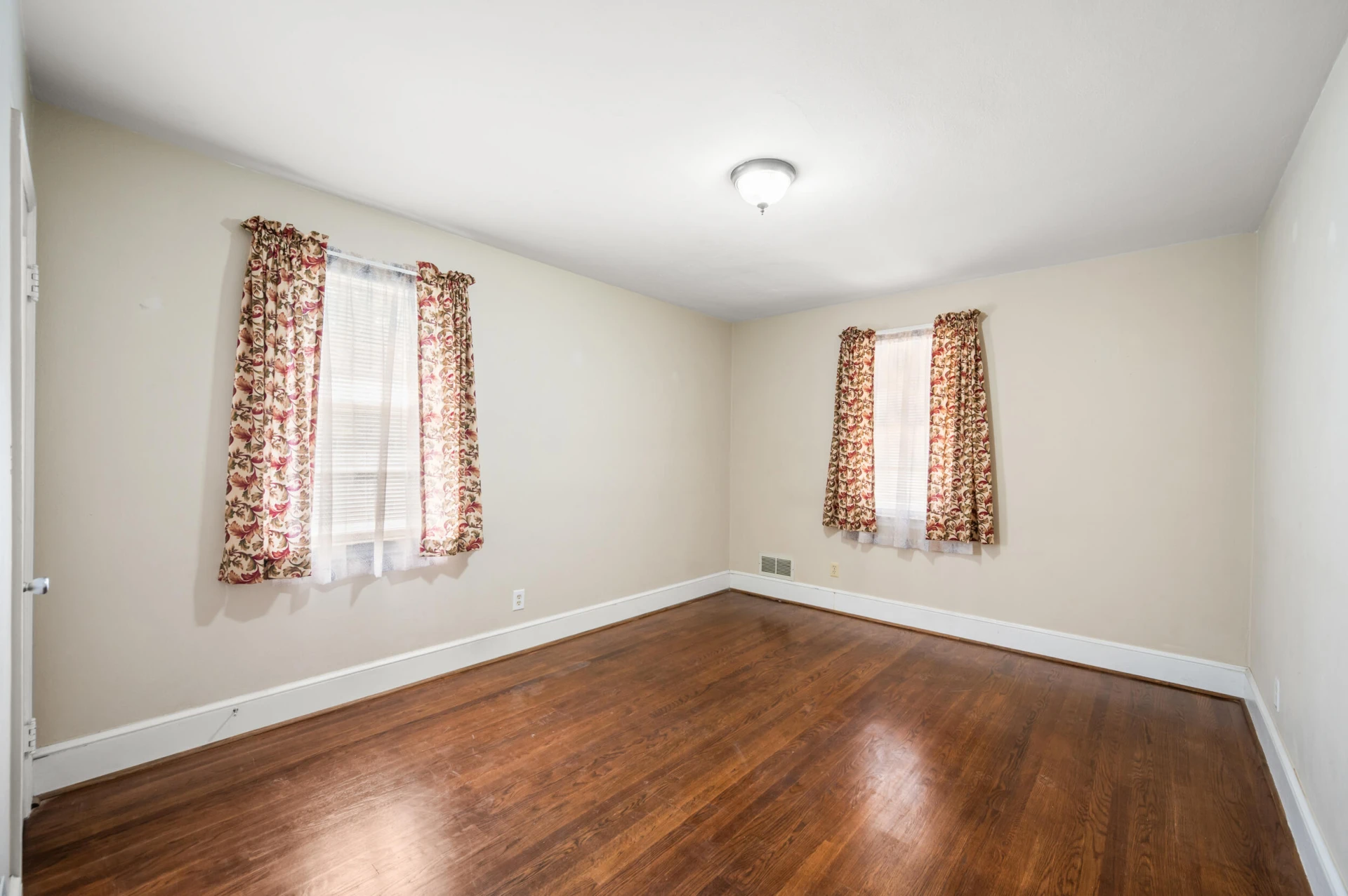 1435 Belmont DR - Photo 17
