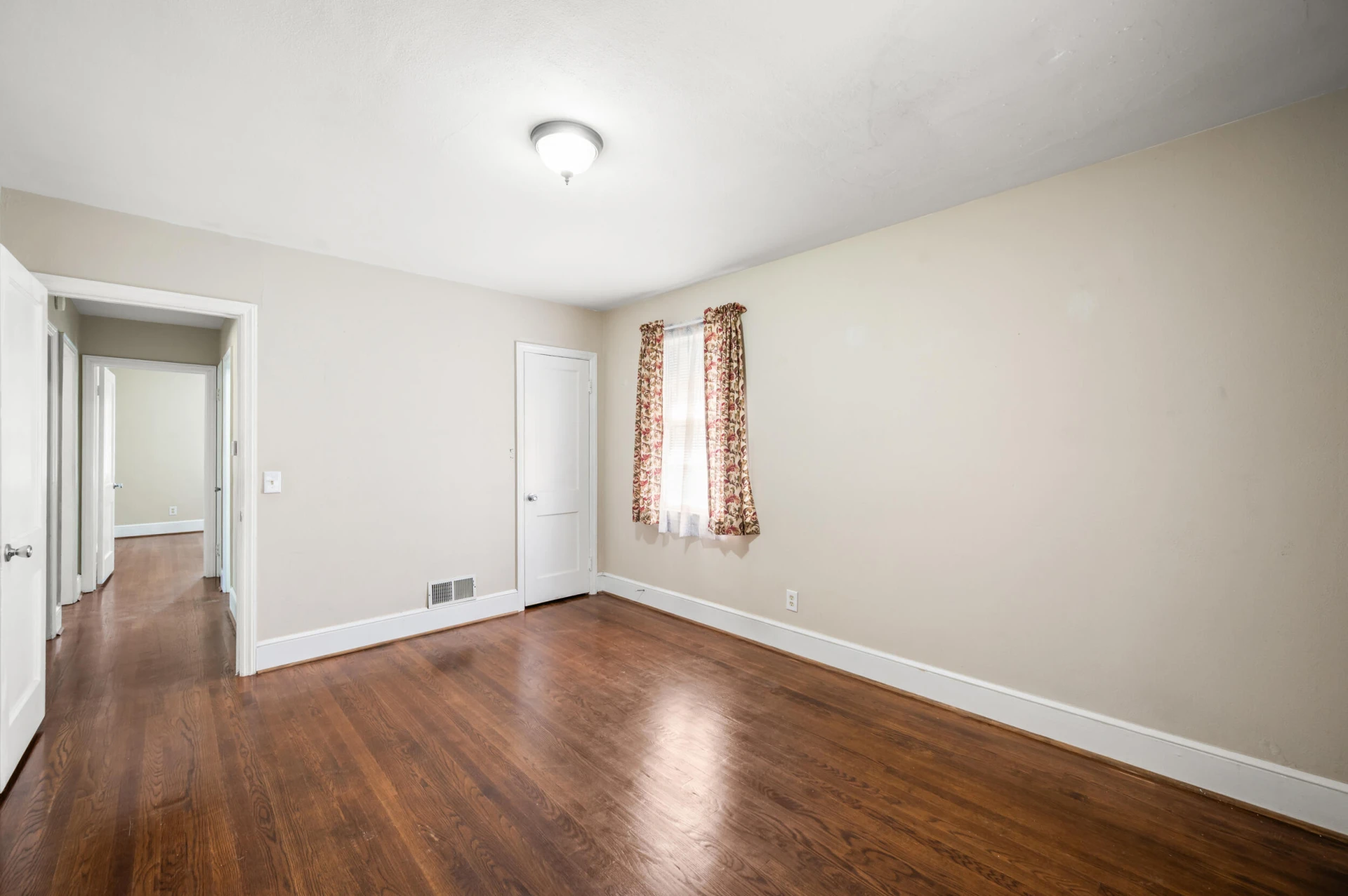 1435 Belmont DR - Photo 18