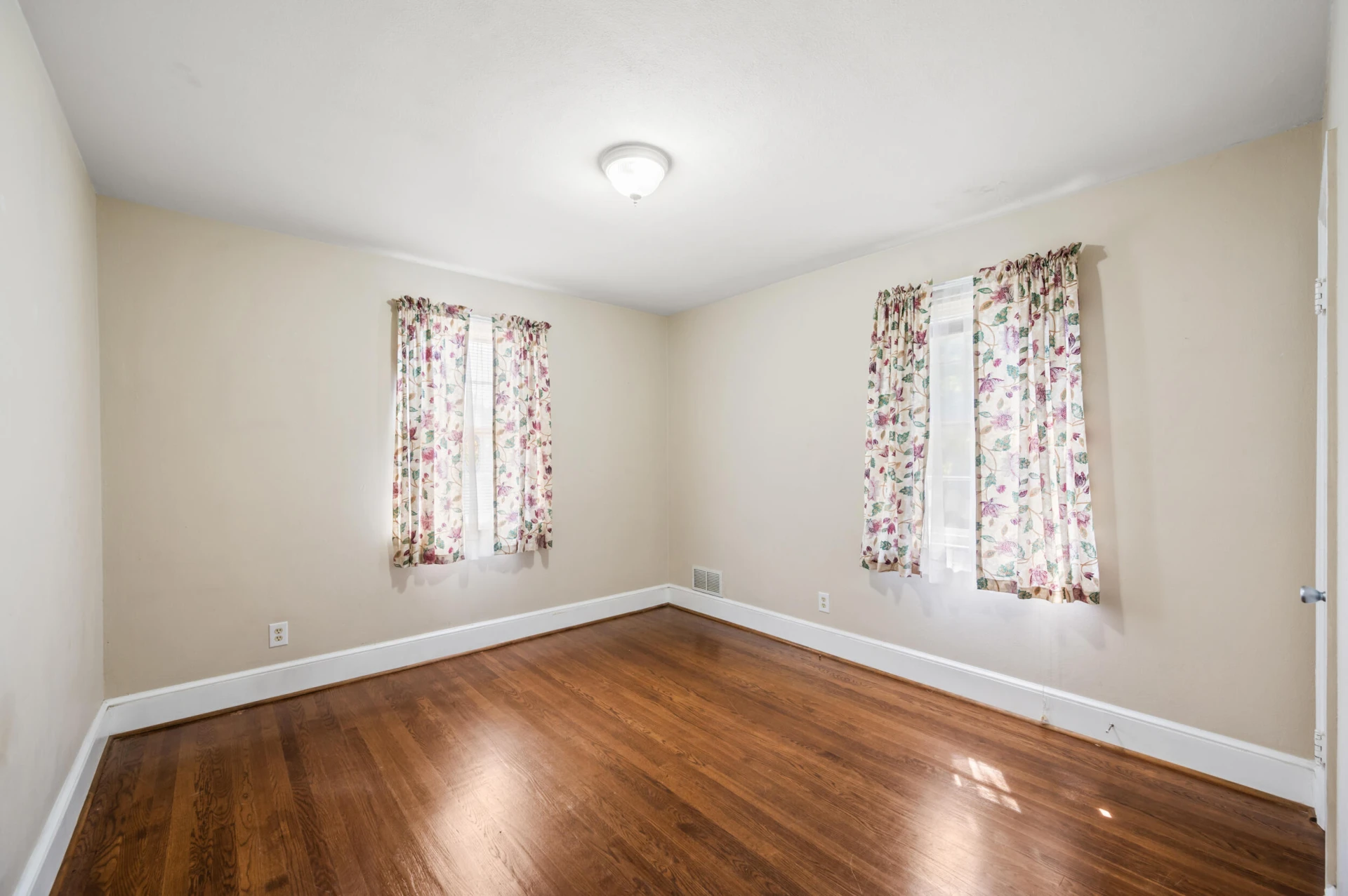 1435 Belmont DR - Photo 19