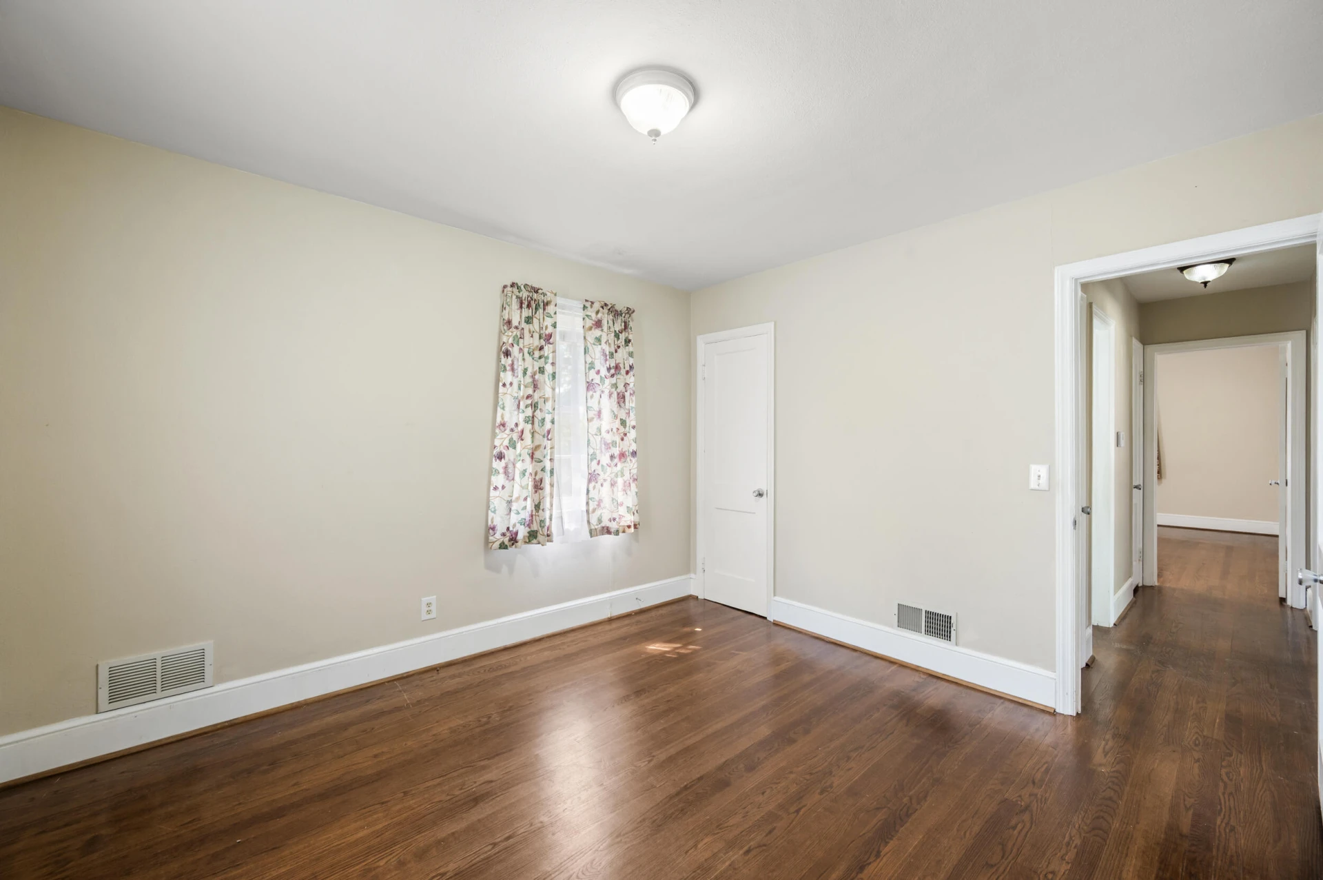 1435 Belmont DR - Photo 20