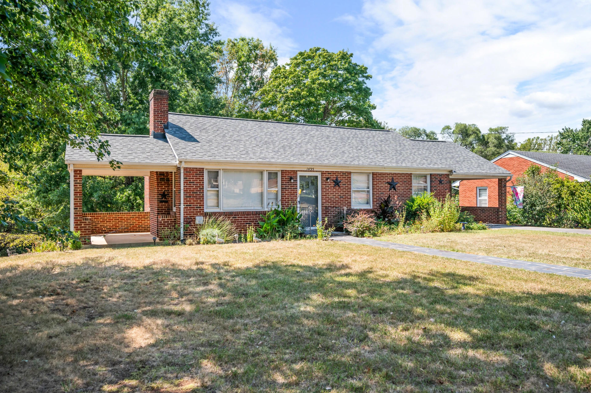 1435 Belmont DR - Photo 32