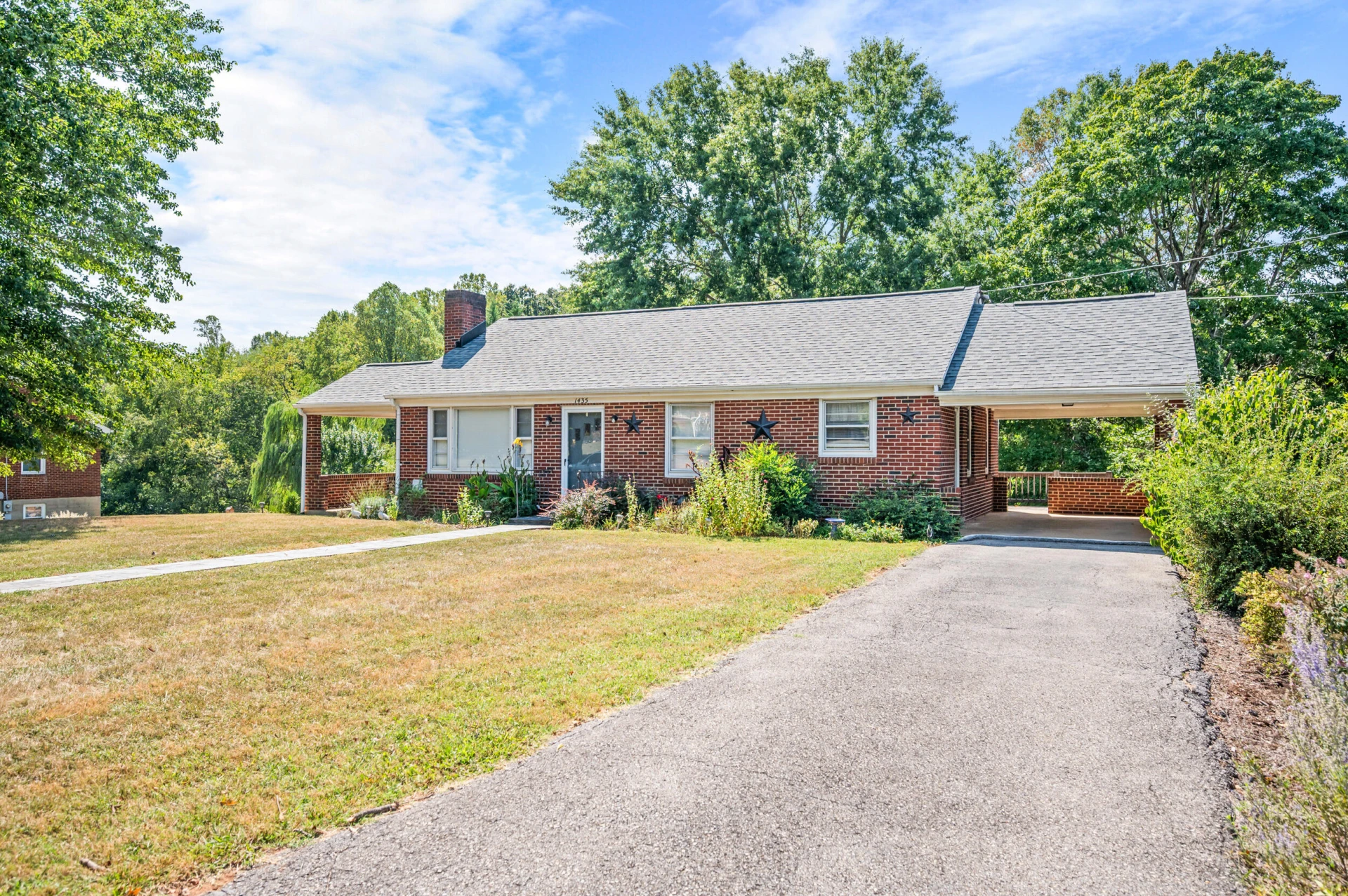 1435 Belmont DR - Photo 37