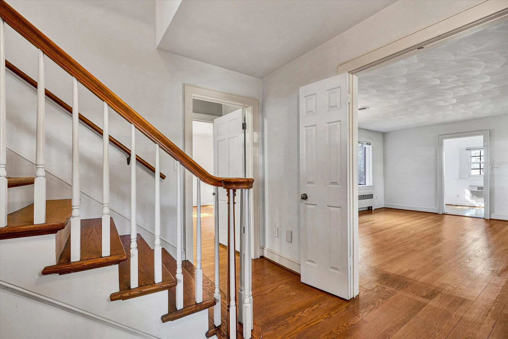 826 Maryland AVE - Photo 3